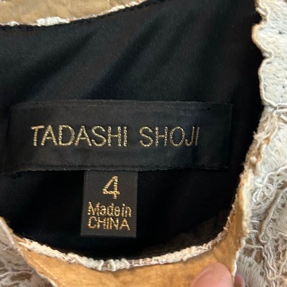 TADASHI SHOJI LACE AND DRAPED TULLE BOATNECK GOWN - Picture 6 of 10